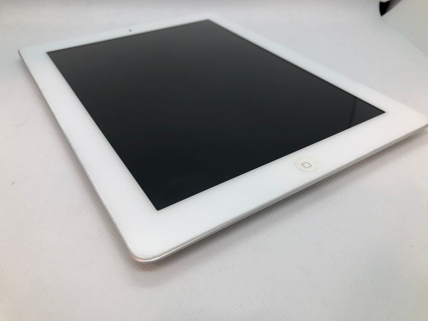 中古 Apple iPad 第4世代 Wi-Fi 16GB ホワイト MD513J/A Wi-Fi版 |