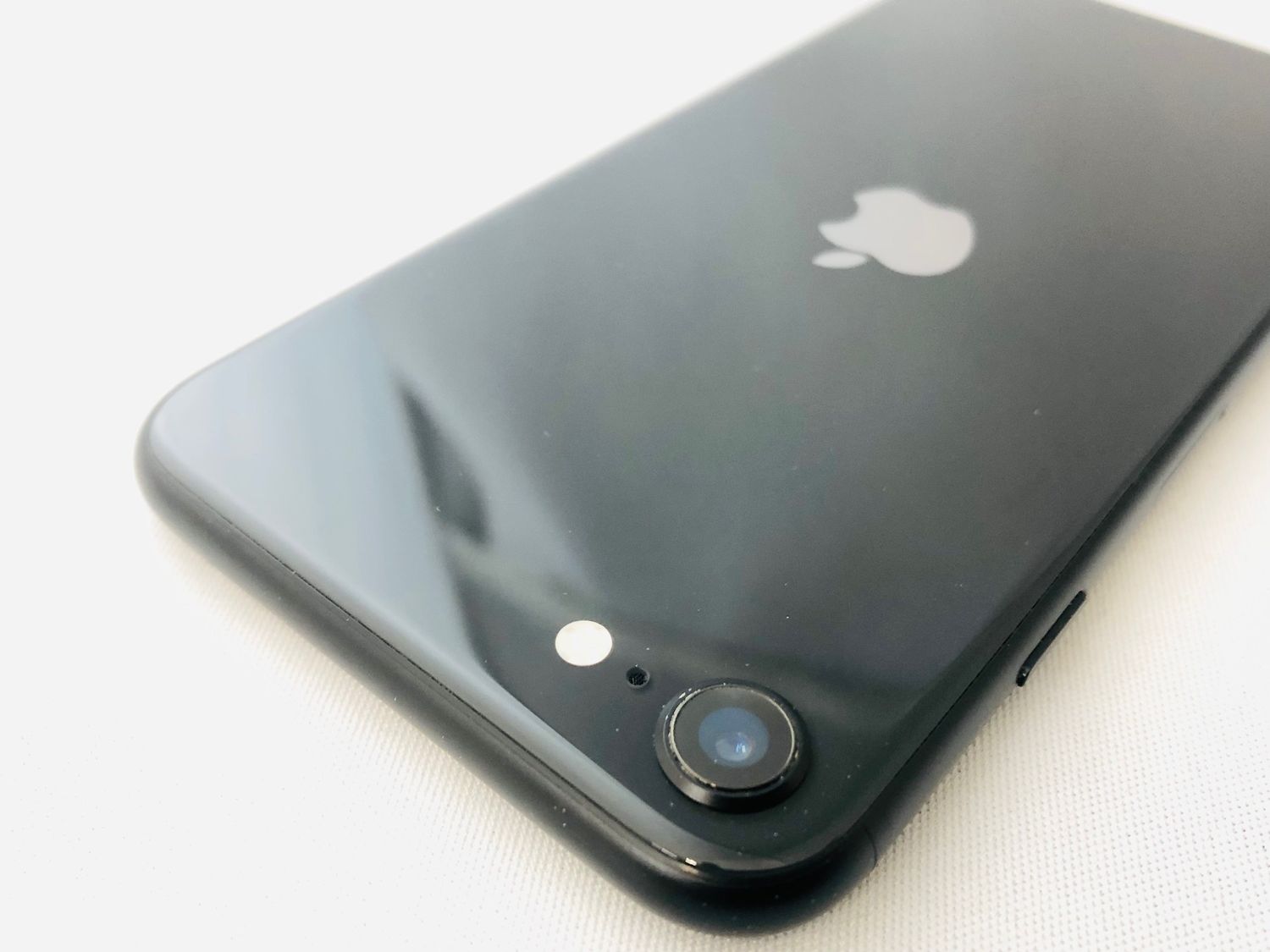 ムスビー｜B/t87% 4021005D【超美品】iPhoneSE第2世代 64GB(ブラック 