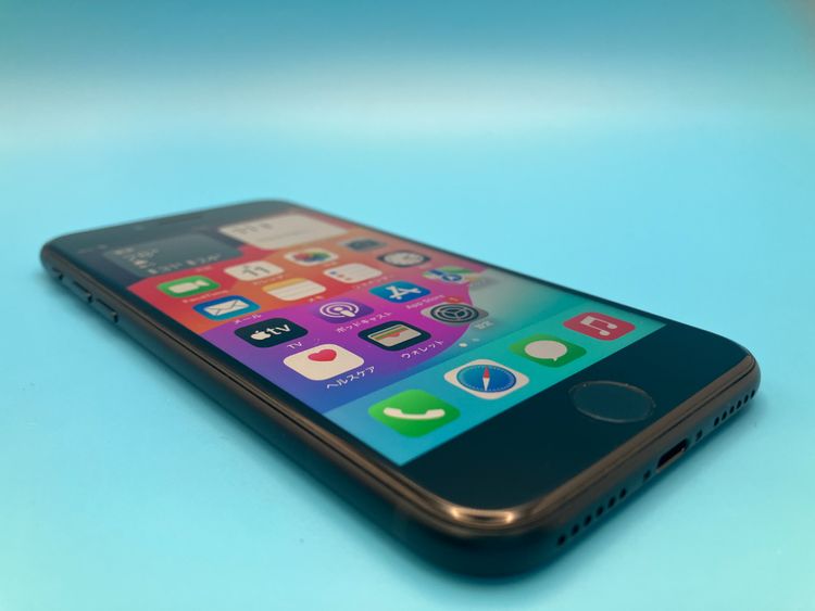 6071012D�ڿ���Ʊ�͡�iPhoneSE��3���� 64GB(�֥�å�)