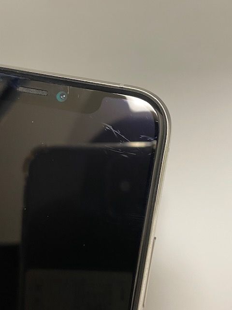 特価品!SIMフリー 5102012K【美品】iPhone11Pro 256GB(シルバー)