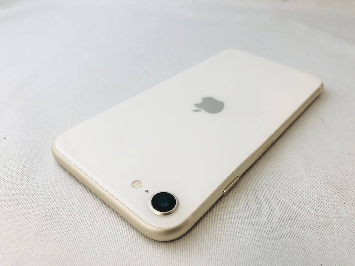 ムスビー｜B/t89% 4071018D【超美品】iPhoneSE第3世代 64GB(スター 