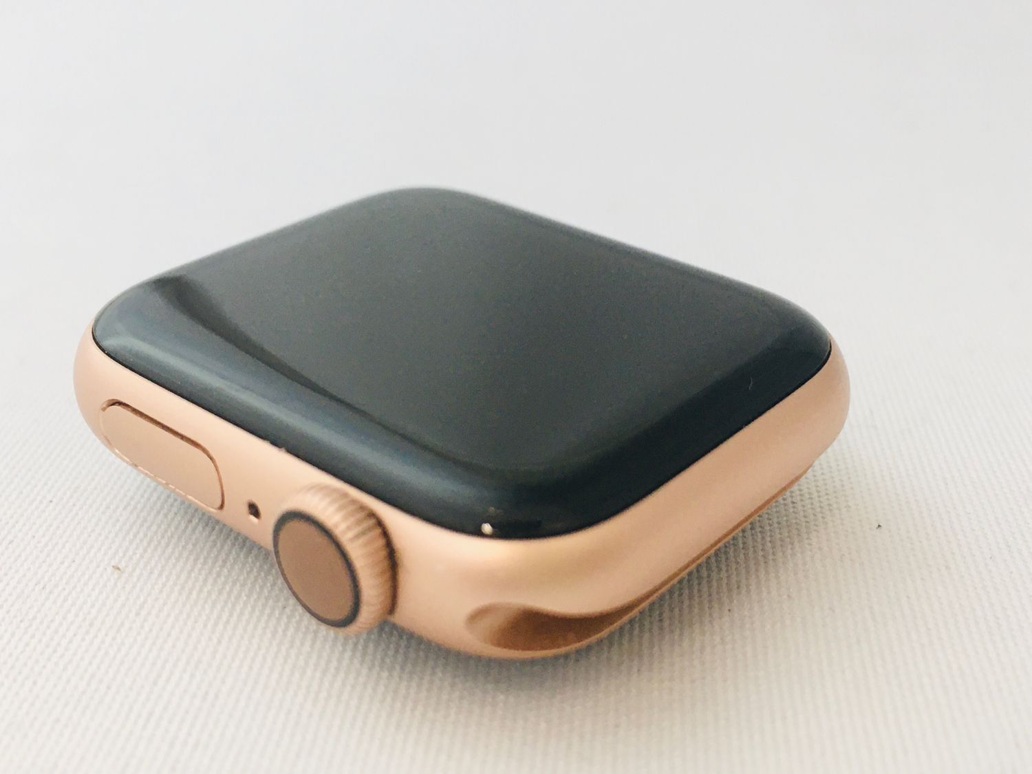 Apple Watch4 旨かっ GPS 本体 40ミリ 