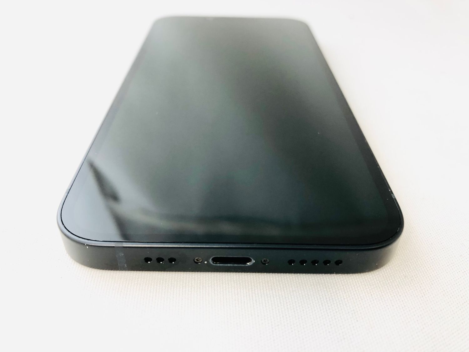 ムスビー｜B/t90% 4031007D【美品】iPhone13 256GB(ミッドナイト)SIM 