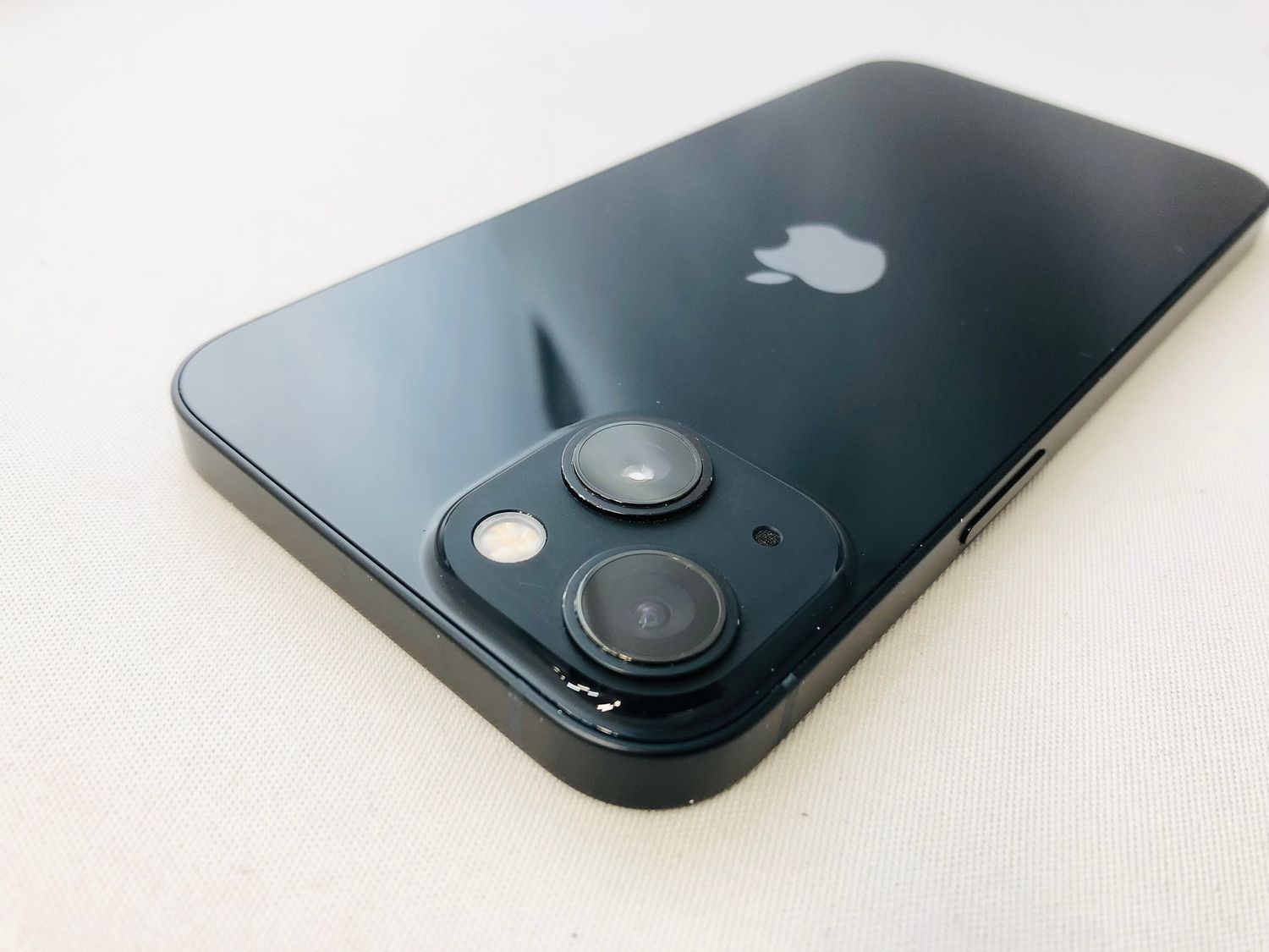 ムスビー｜B/t90% 4031007D【美品】iPhone13 256GB(ミッドナイト)SIM 