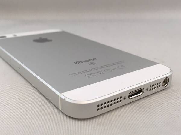 ムスビー｜0111015D【美品】iPhoneSE 128GB(シルバー)SIMフリー 
