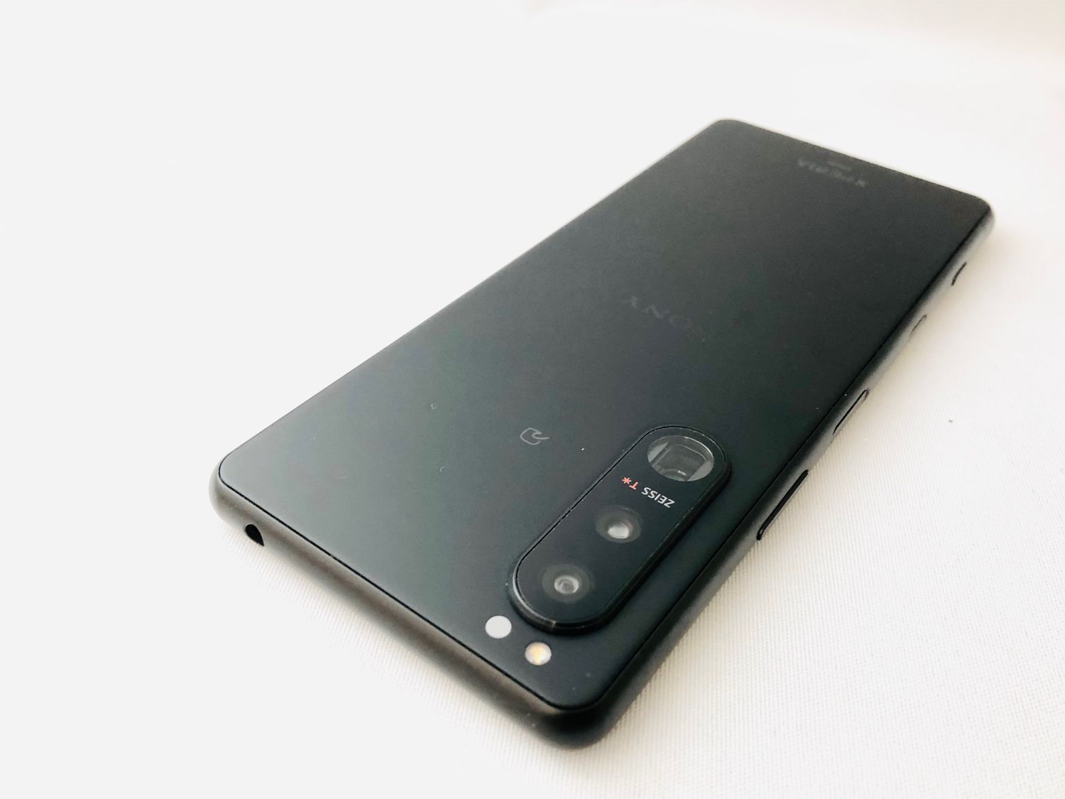 ムスビー｜SIMフリー 4061010D【超美品】Xperia 5 III/SOG05(フロスト  