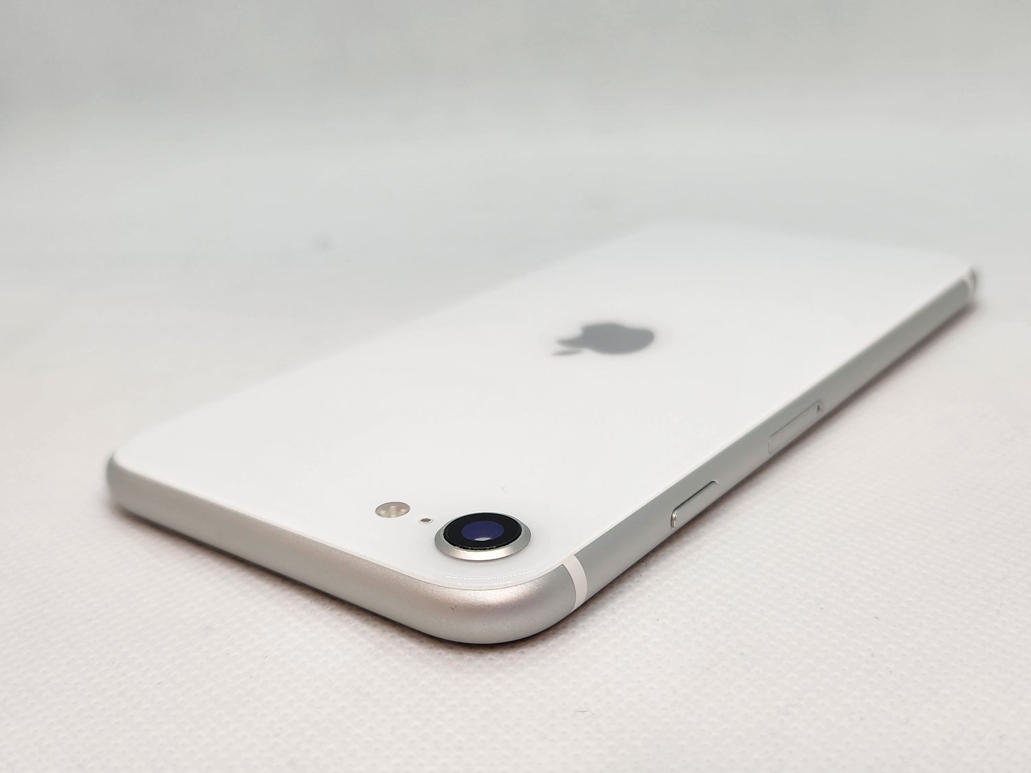 ムスビー｜訳アリ特価品!! 405005U【超美品】iPhoneSE2 64GB(ホワイト 