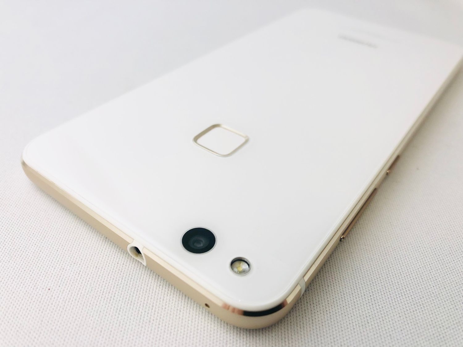 ムスビー｜SIMロックフリー！3021010D【美品】HUAWEI P10 lite/HWU32 