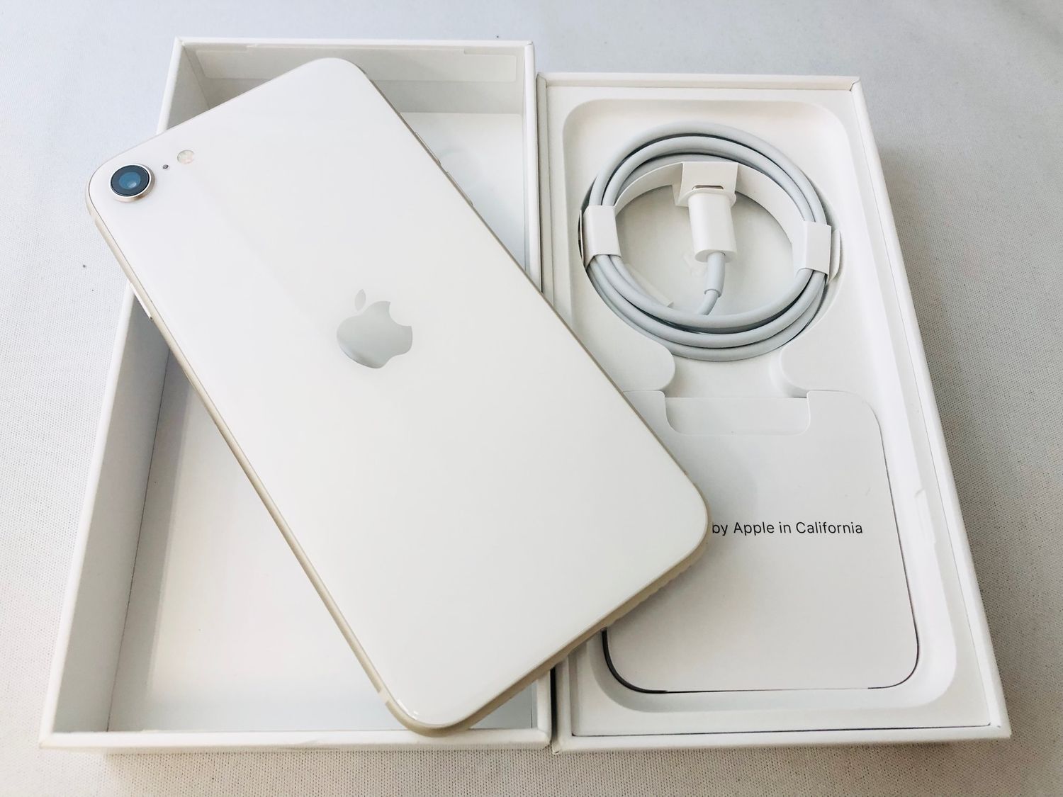 ムスビー｜B/t89% 4071018D【超美品】iPhoneSE第3世代 64GB(スター  