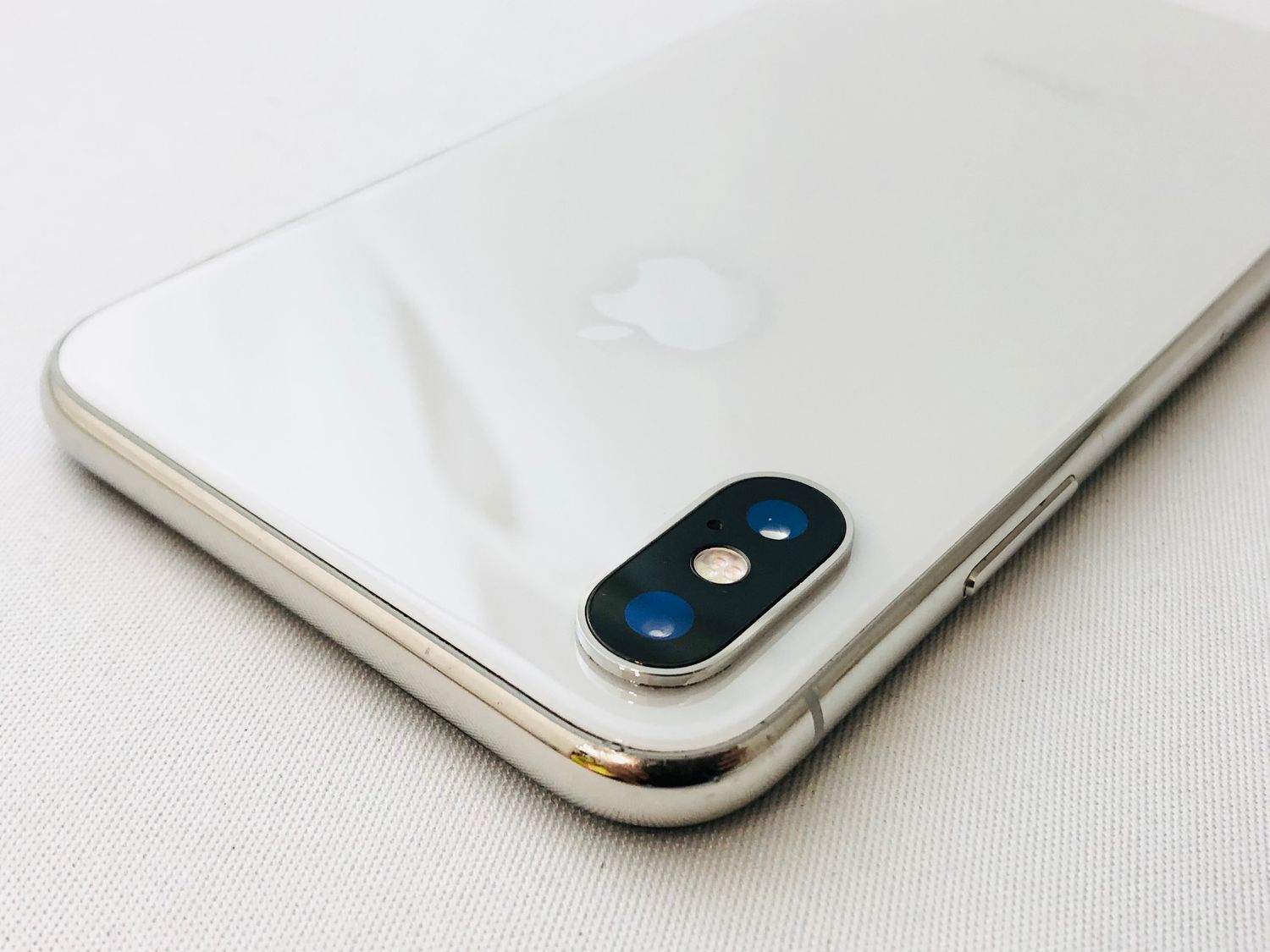 ムスビー｜B/t100% 3101022D【優良美品】iPhoneX 64GB(シルバー)SIM  