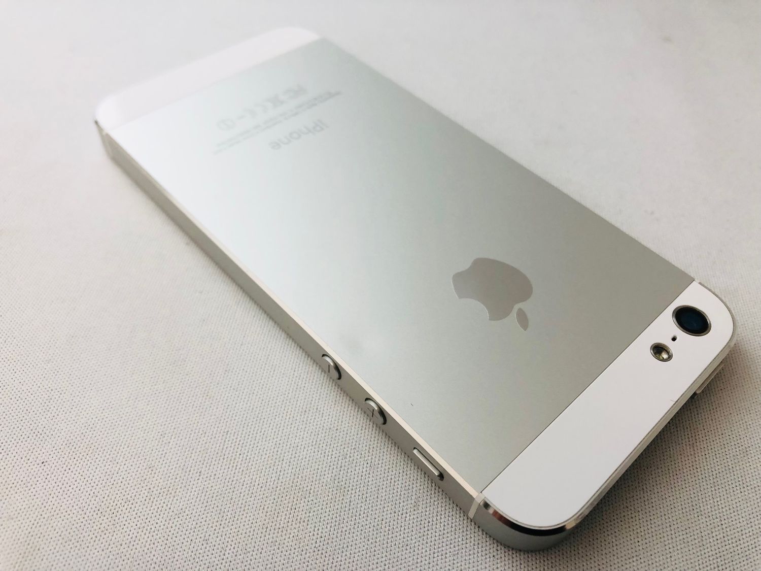 ムスビー｜3091017D【美品】iPhone5 16GB(ホワイト&シルバー)【iPhone5 