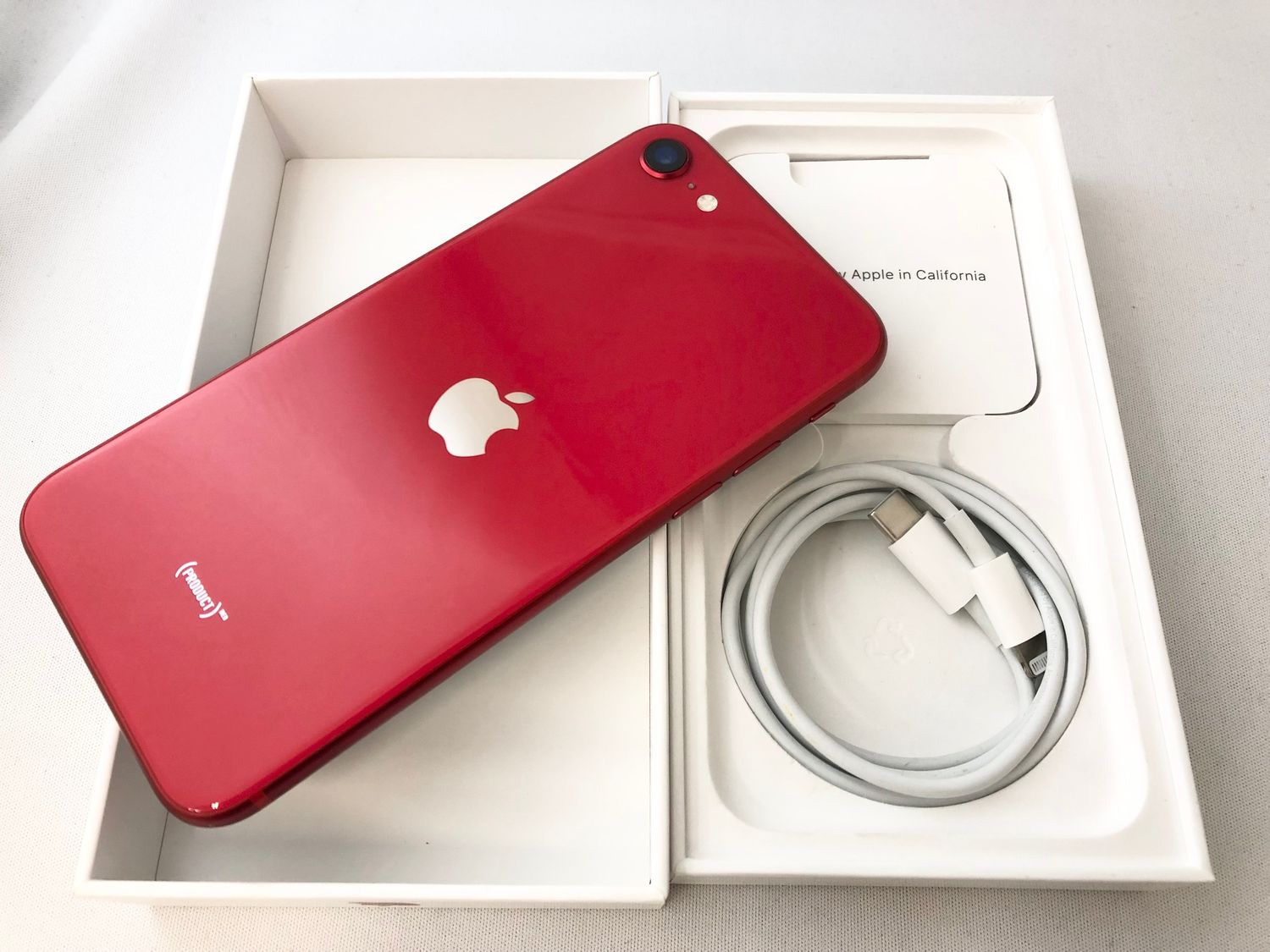 ムスビー｜B/t100% 3021012D【超美品】iPhoneSE第2世代 64GB(レッド  