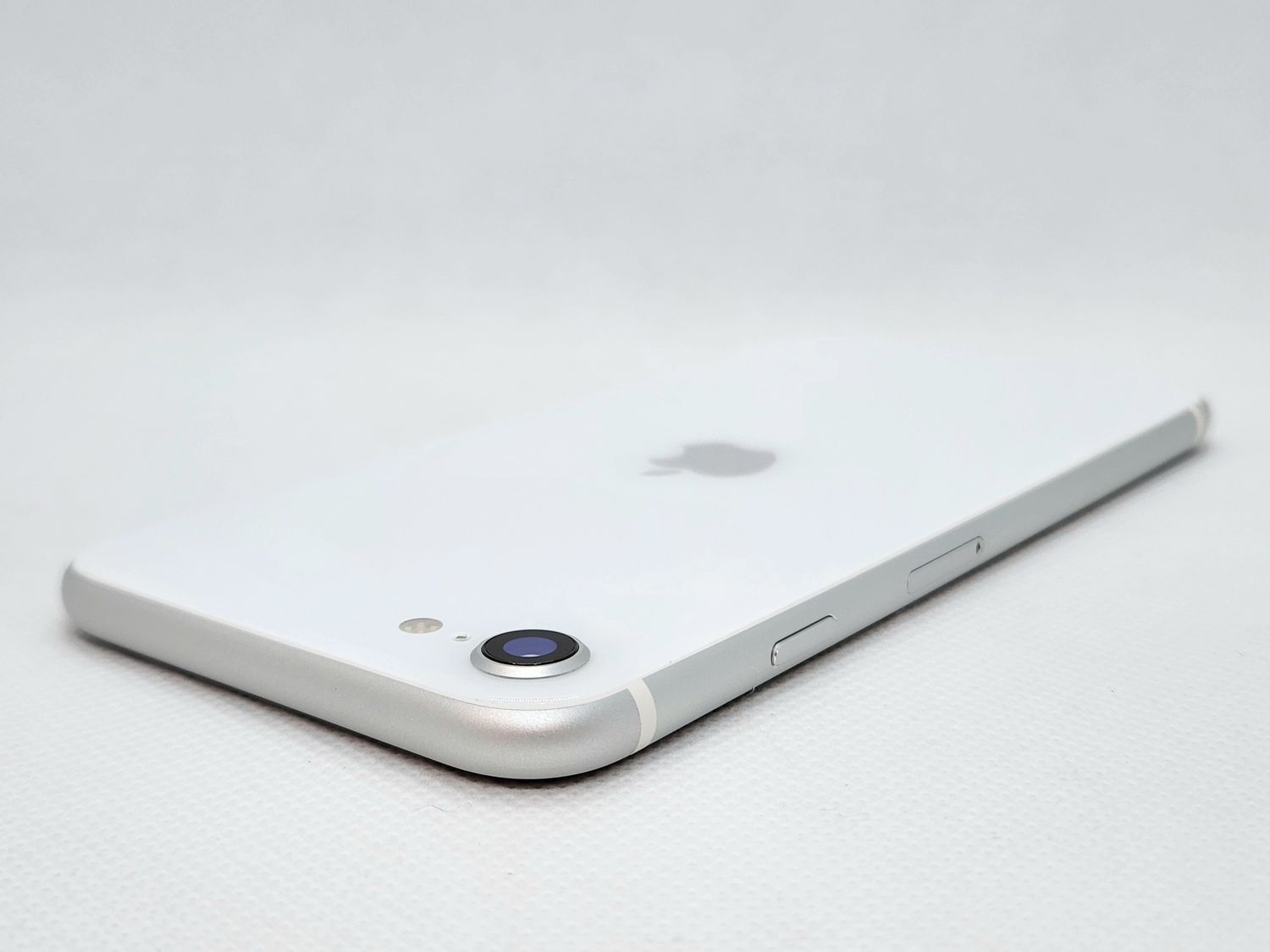ムスビー｜408022U【美品】iPhoneSE2 64GB(ホワイト)SIMフリー【iPhone 