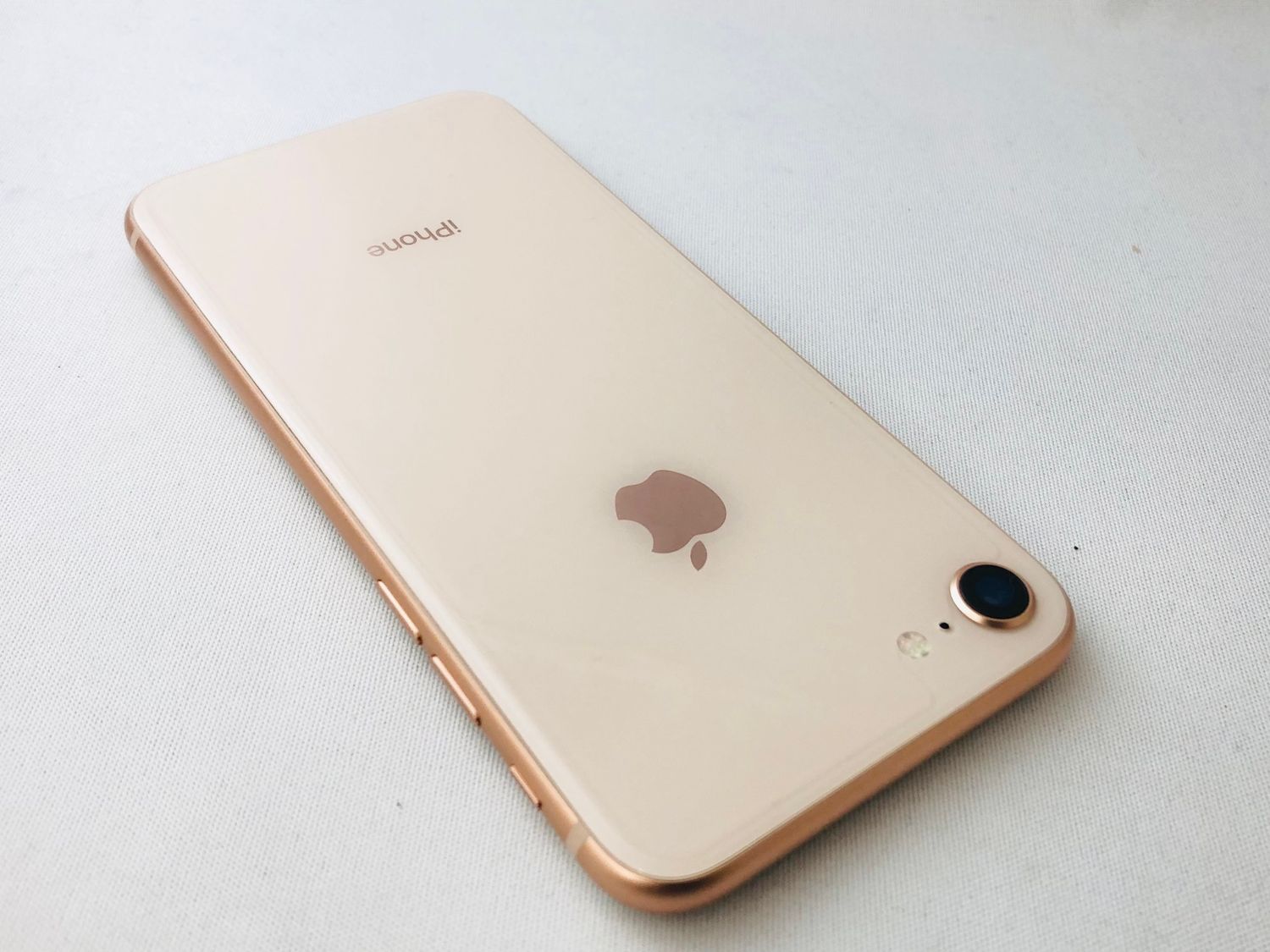 ムスビー｜ケーブル・ガラスフィルム付き！4011030D【超美品】iPhone8 