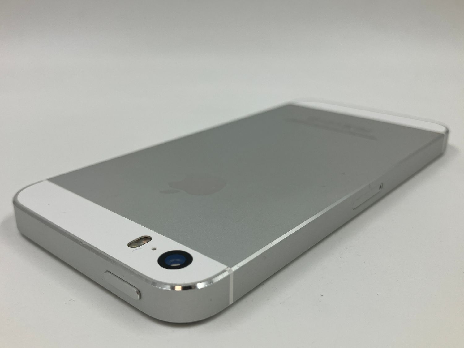 ムスビー｜6082006K【新品同様】iPhone5s 16GB(シルバー)au版