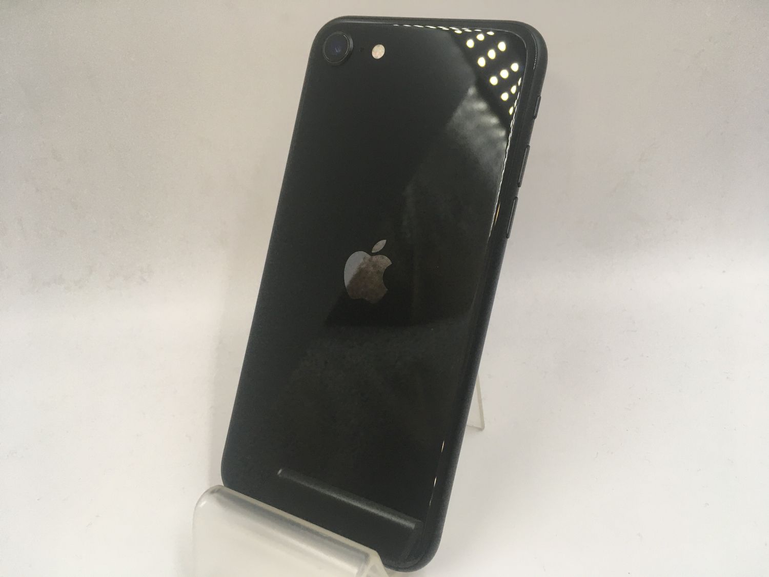 超美品　iPhoneSE2 第二世代　本体　ブラック　64GB ムスビー｜4112028K【超美品】iPhoneSE2 64GB(ブラック)【iPhone