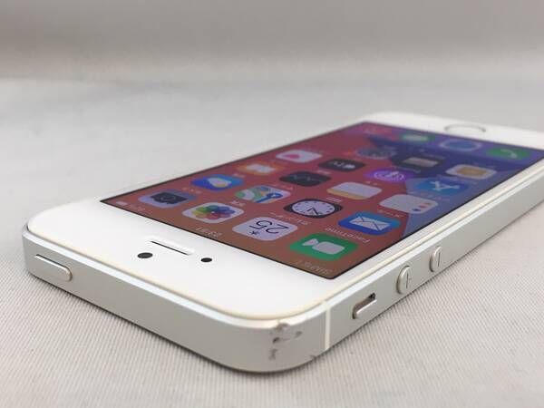 ムスビー｜0111015D【美品】iPhoneSE 128GB(シルバー)SIMフリー 