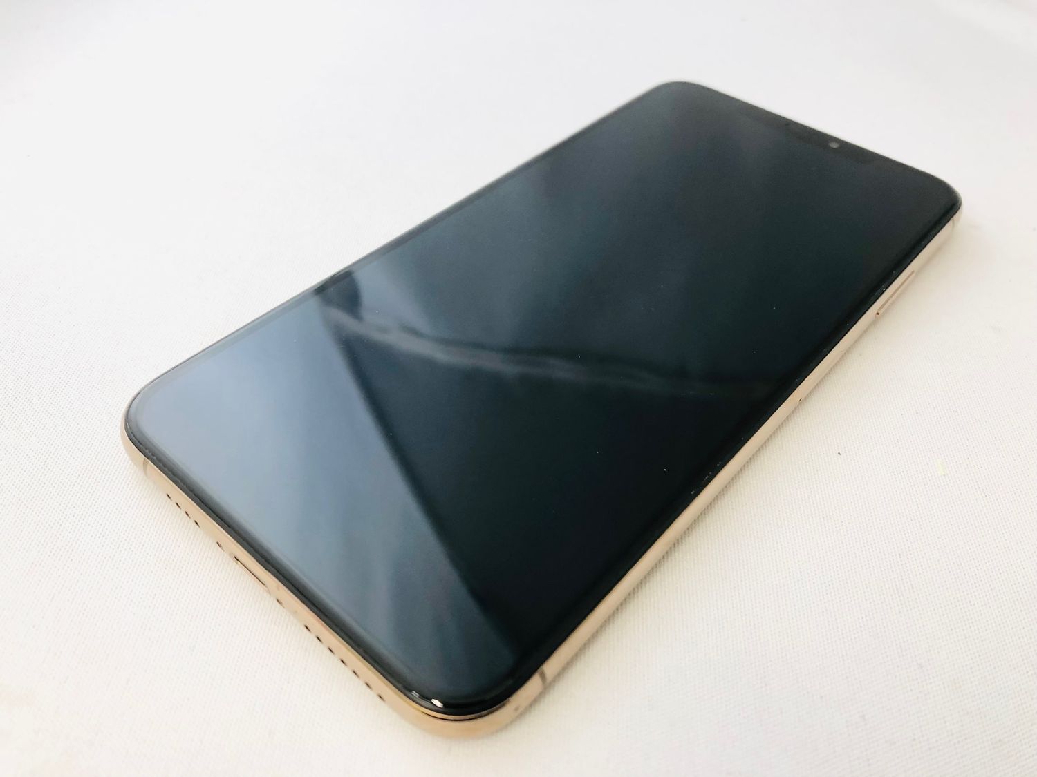 ムスビー｜訳あり特価！4011007D【優良美品】iPhoneXsMax 64GB 
