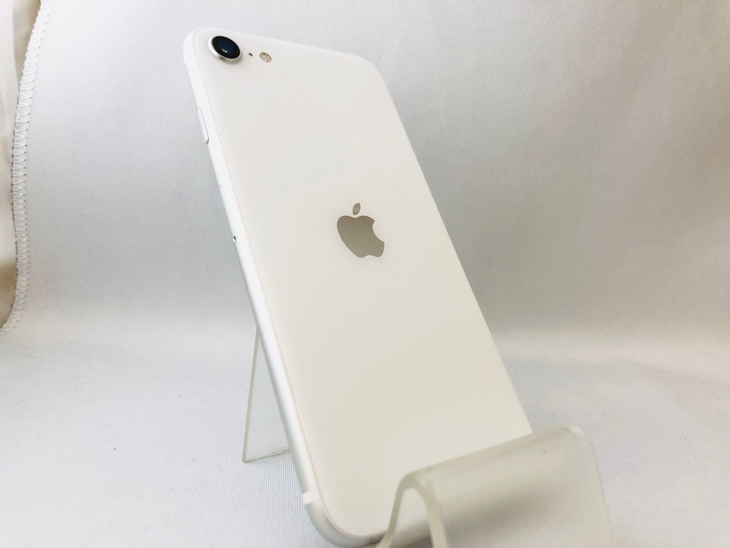 iPhoneSE 第2世代 64GB Apple版SIMid:26861449 （Apple docomo  