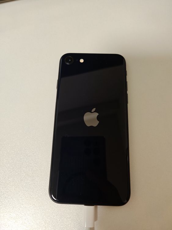 SIM�ե꡼ iPhoneSE��3���� 64GB �������饤�� �Хåƥ꡼87%