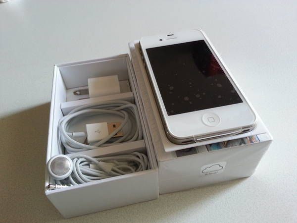 ���ο���Ʊ�� iPhone4S 64GB�ۥ磻��SIM���å����/����æ���Ѥ�/����̵��