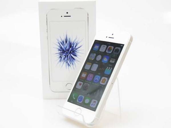 ムスビー｜中古美品 au iPhone SE 64GB Silver シルバー SIMロック解除 