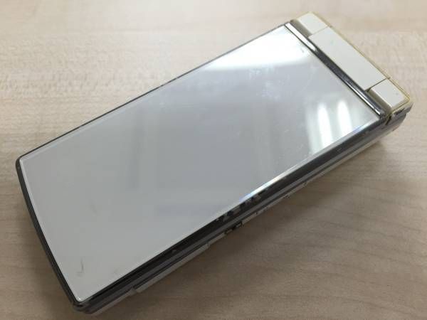 au SH001 �ۥ磻�����