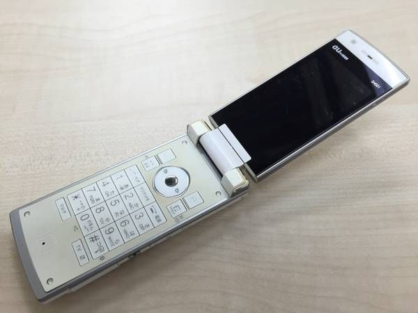 au SH001 �ۥ磻�����