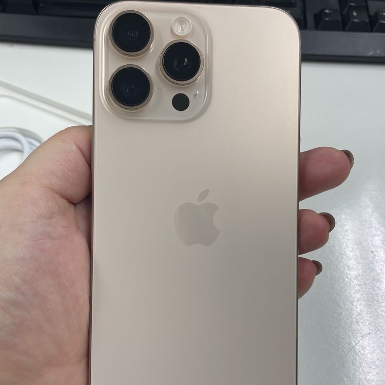 iPhone 16 Pro max