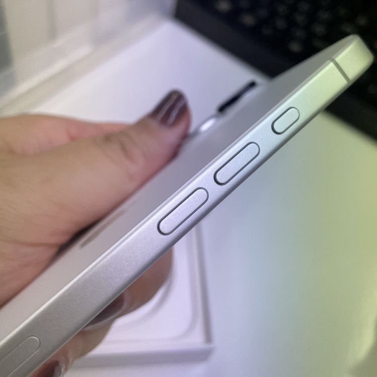 iPhone 16