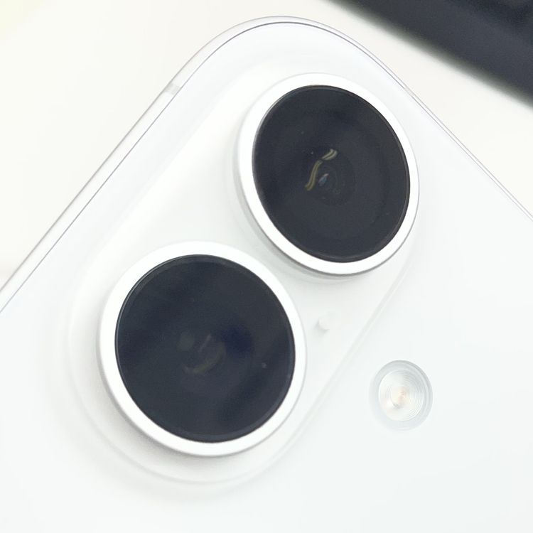iPhone 16