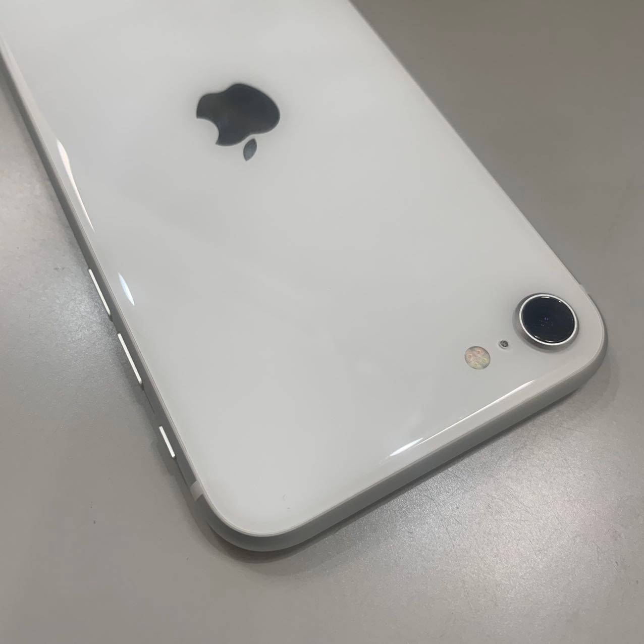 再値下げ】iPhone SE 64 GB SIMフリー