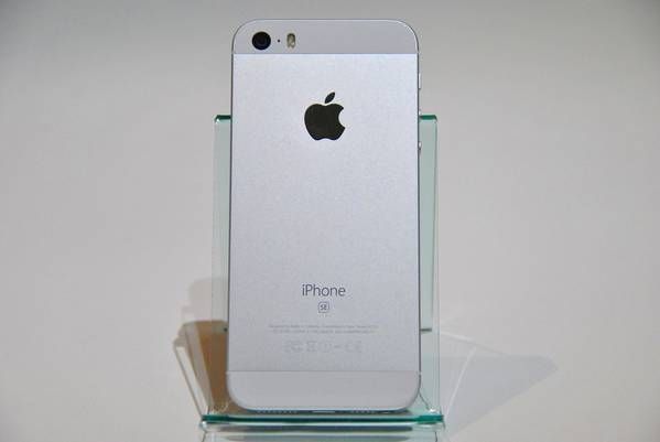Apple iPhone SE 初代シルバー64GB美品
