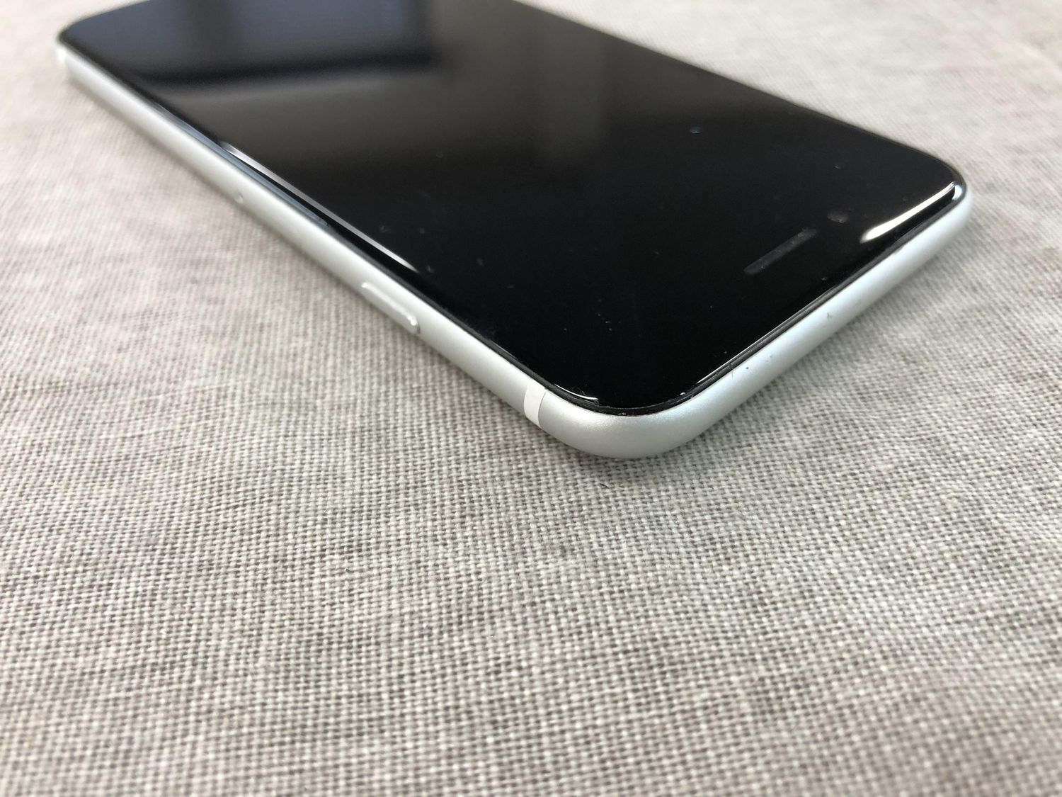 ムスビー｜【第2世代】iPhoneSE 64GB ホワイト【iPhone SE(第2世代
