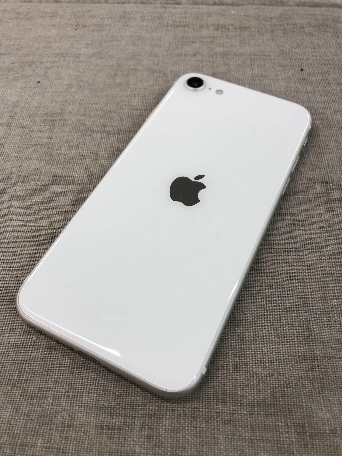 ムスビー｜【第2世代】iPhoneSE 64GB ホワイト【iPhone SE(第2世代