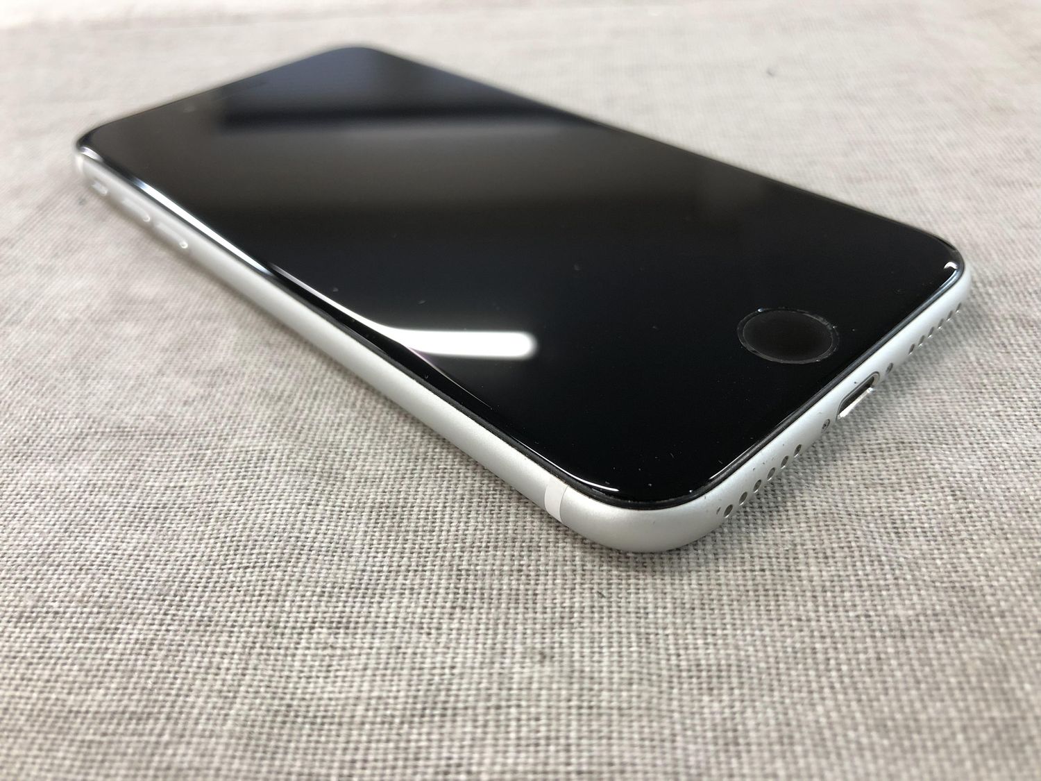 ムスビー｜【第2世代】iPhoneSE 64GB ホワイト【iPhone SE(第2世代