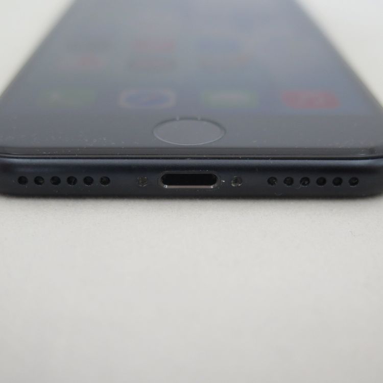 iPhone SE 3 64GB ��3���� �ߥåɥʥ��� docomo SIM���å�����������