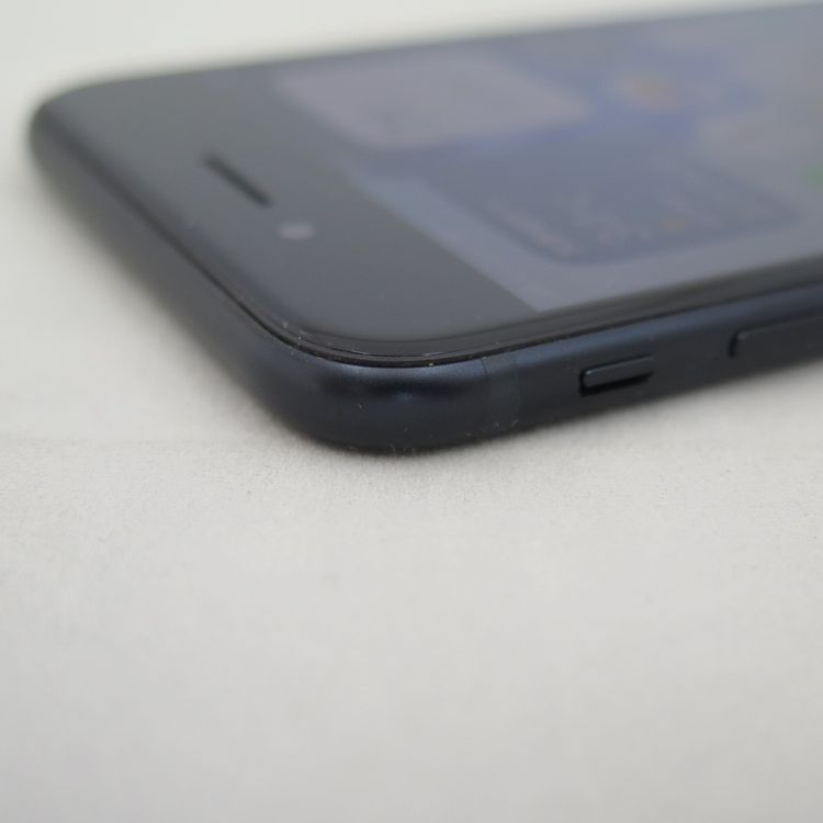 iPhone SE 3 64GB ��3���� �ߥåɥʥ��� docomo SIM���å�����������