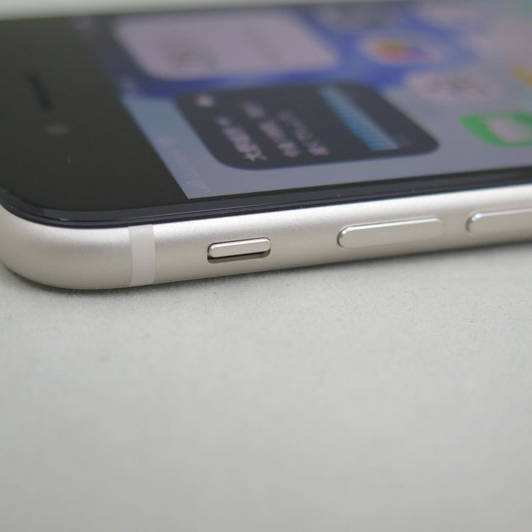 iPhone SE 3 ��3���� 64GB �������饤�� docomo SIM���å�����������