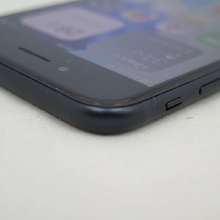 iPhone SE 3 ��3���� 64GB �ߥåɥʥ��� docomo SIM���å�����������