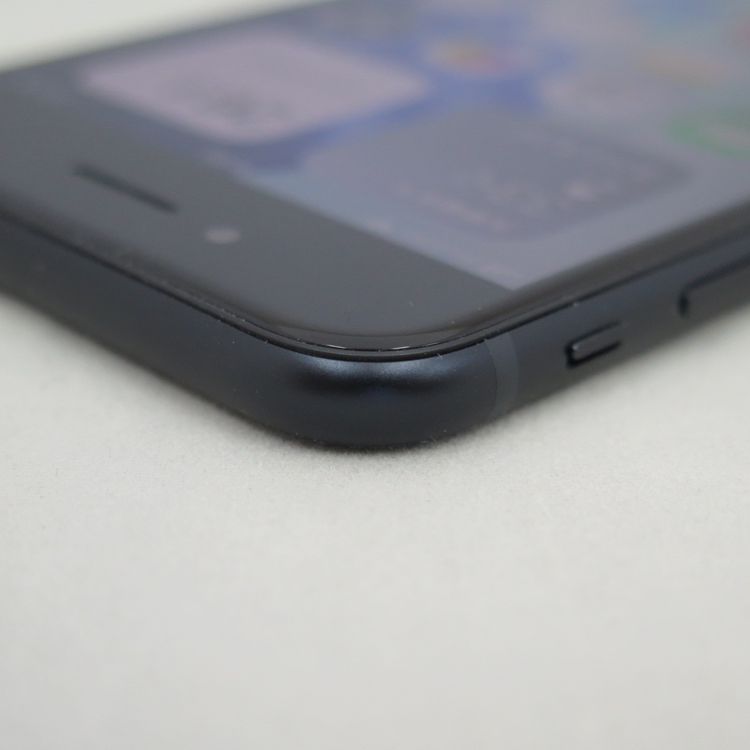 iPhone SE 3 ��3���� 64GB �ߥåɥʥ��� docomo SIM���å�����������