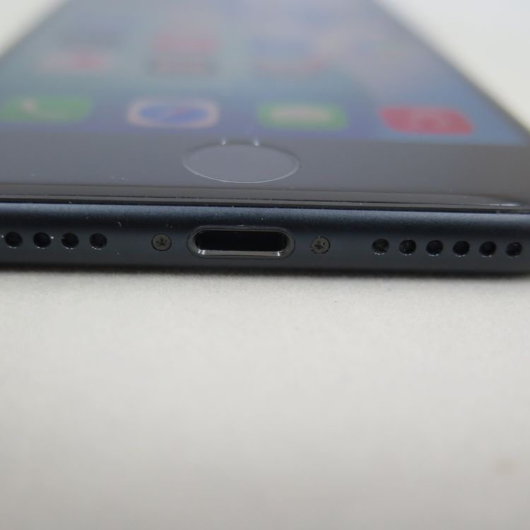iPhone SE 3 ��3���� 64GB �ߥåɥʥ��� docomo SIM���å�����������