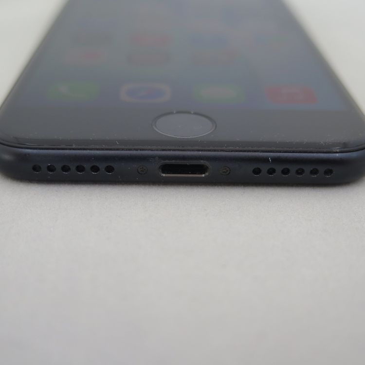 iPhone SE 3 64GB ��3���� �ߥåɥʥ��� docomo SIM���å�����������