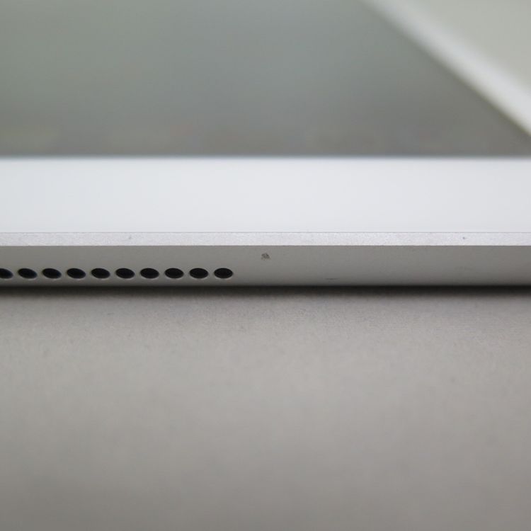 iPad 8 Wi-Fi��Cellular 32GB ����С� SIM�ե꡼ �����