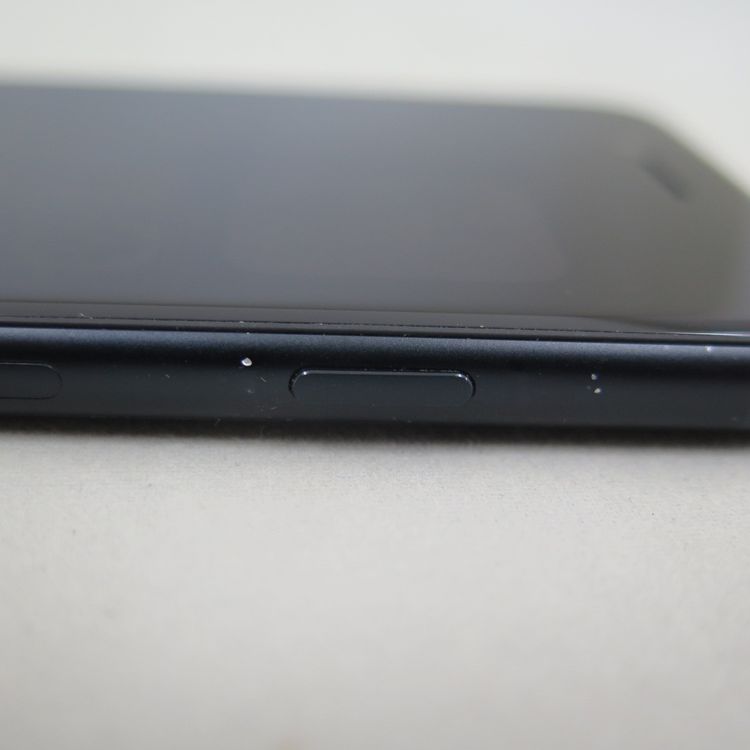 iPhone SE 3 ��3���� 64GB �ߥåɥʥ��� docomo SIM���å�����������