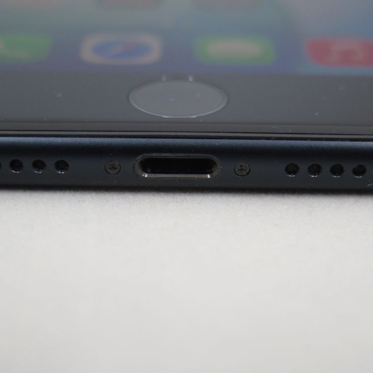 iPhone SE 3 ��3���� 64GB �ߥåɥʥ��� docomo SIM���å�����������
