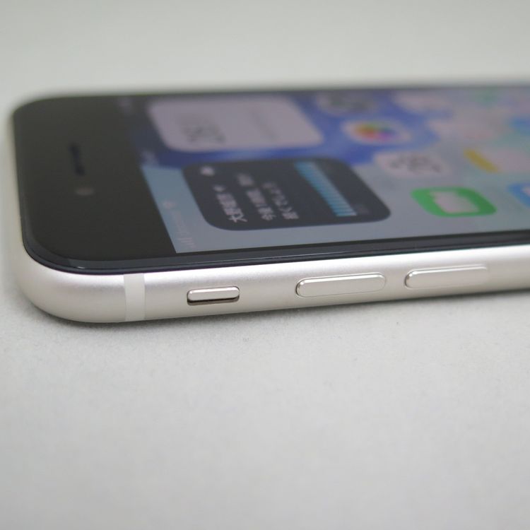 iPhone SE 3 ��3���� 64GB �������饤�� docomo SIM���å�����������