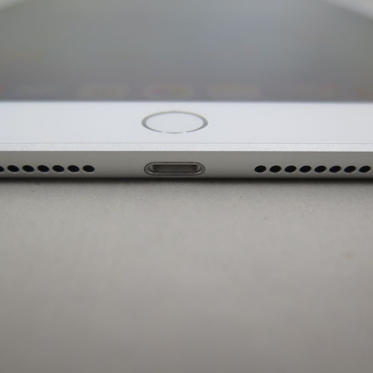 iPad 8 Wi-Fi��Cellular 32GB ����С� SIM�ե꡼ �����
