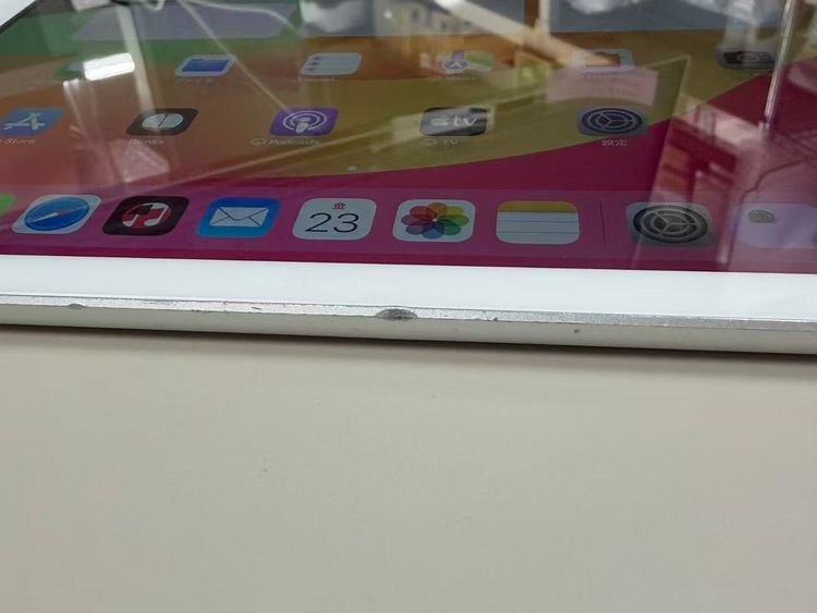 ����83% SIM�ե꡼�� iPad (��6����)   32GB ����С�