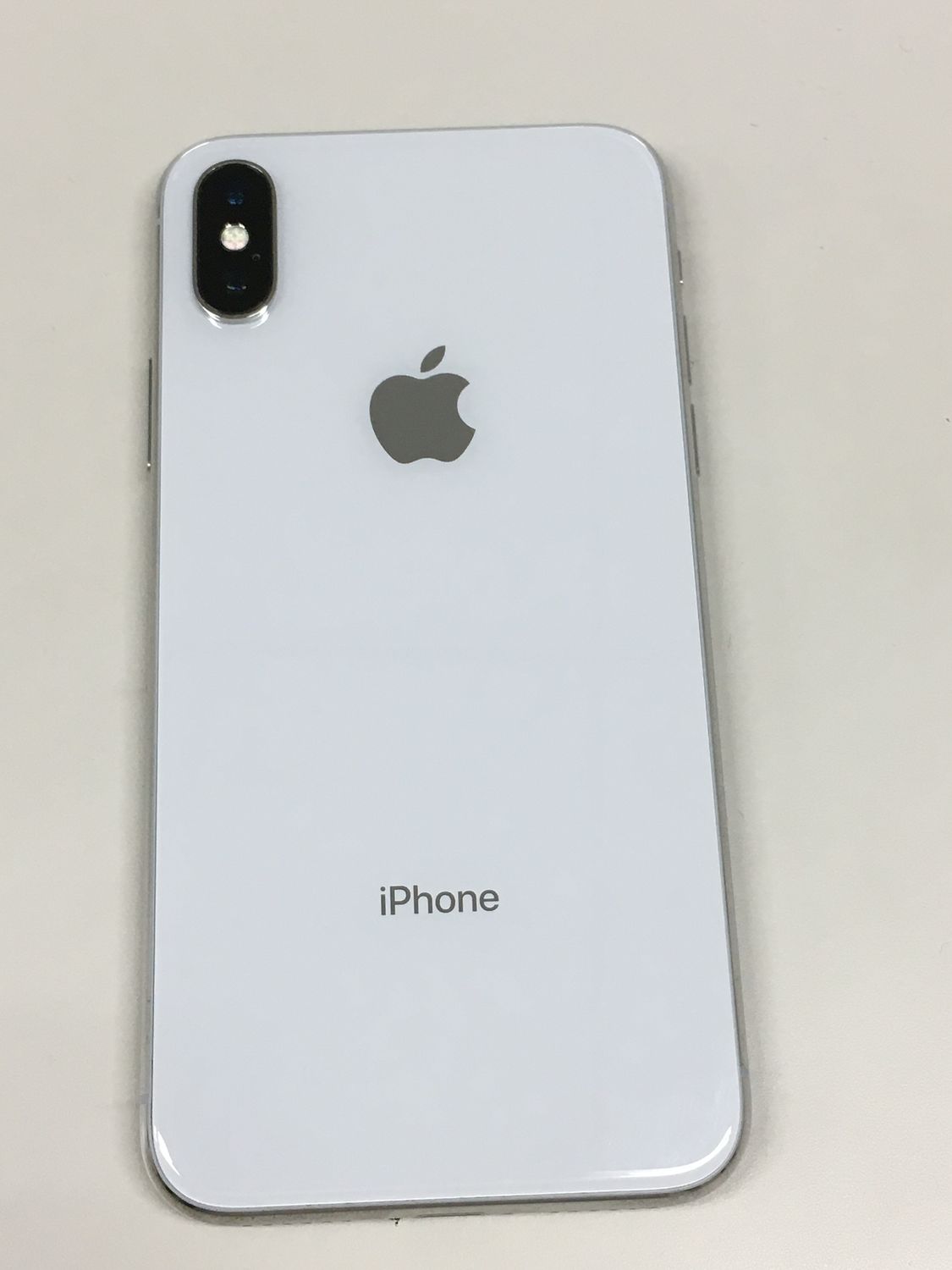 iPhoneX 64GB シルバー docomo